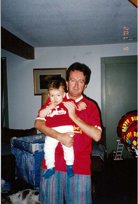 photo-andrew-si-martyn prima anivesare a lui Andrutu....si da e costumul lui Liverpool trimis de nasul lui Lawrence...un alt fan Liverpool