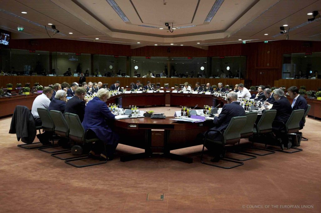 Prin decizia de a participa la lucrările Consiliului European, Traian Băsescu sabotează temelia democratică a instituțiilor statului român