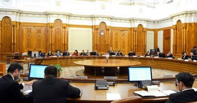 Comisia juridică începe astăzi dezbaterile pe legea insolvenței persoanelor fizice