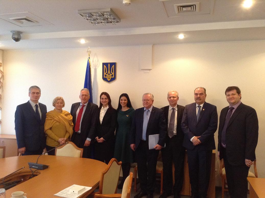 Sprijinim parcursul pro-european şi euro-atlantic al vecinilor ucraineni, suntem pentru implementarea acordului de la Minsk și am solicitat îmbunătățirea cadrului legislativ pentru comunitatea românească din Ucraina