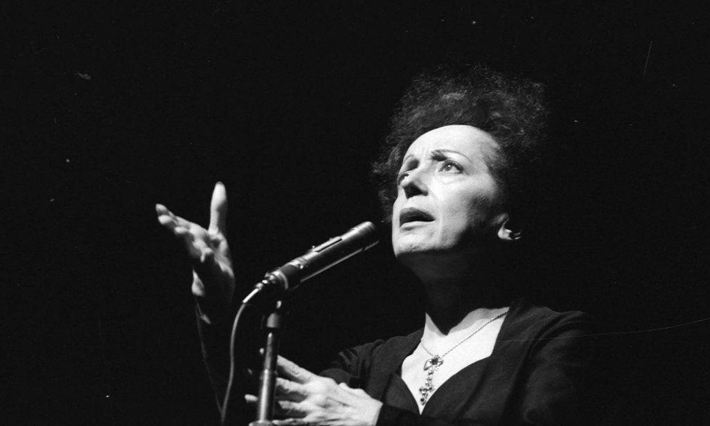 101 ani de la naşterea artistei Edith Piaf
