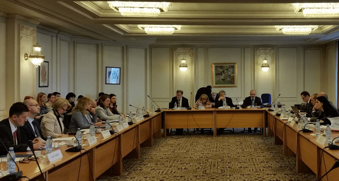 Comisia pentru afaceri europene a adoptat un aviz motivat negativ, echivalentul  unui ‘cartonaş galben’, privind propunerea de modificare a Directivei 96/71/CE referitoare la detașarea lucrătorilor în cadrul prestării de servicii
