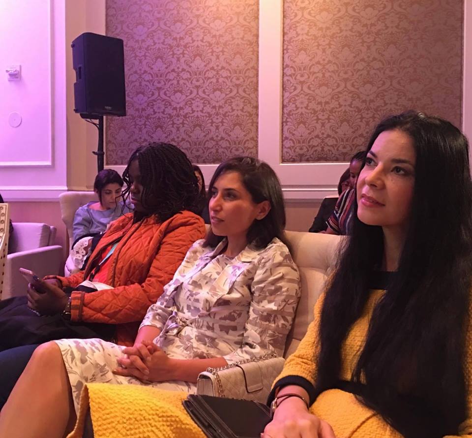 În a doua zi a reuniunii Vital Voices, asistând la discuţiile care s-au axat pe identificarea de soluţii concrete pentru problemele întâmpinate de ambasadoarele şi membrele Vital Voices, în mod special în ce priveşte evoluţiile în domeniul respectării drepturilor omului.