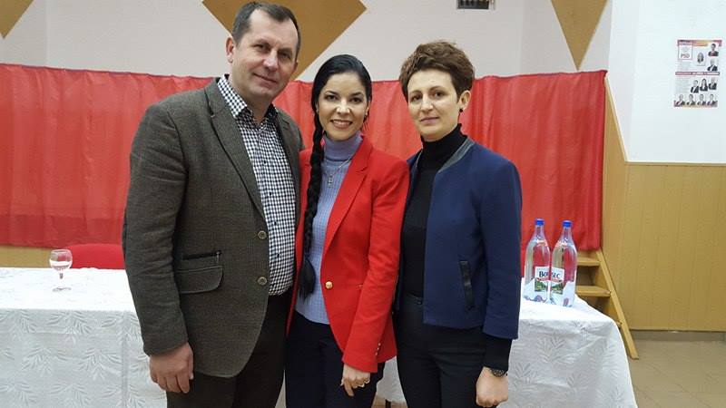 Alături de domnul Florin Anea, primarul comunei Roşieşti şi soţia dumnealui, o familie aflată trup şi suflet alături de vasluieni
