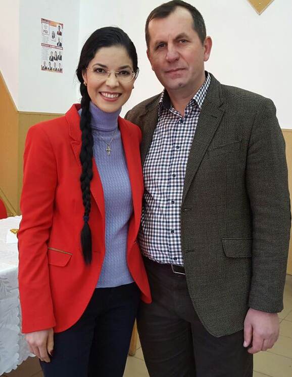 Alături de domnul primar Florin Anea, căruia îi urez mult succes în activitatea dumnealui în comuna vasluiană Roşieşti