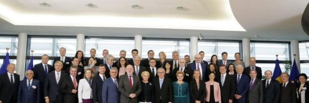 Fotografie de familie alături de președintele Comisiei Europene, Jean-Claude Juncker