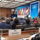 Președintele SUA, Donald Trump, susținând discursul în cea de-a doua sesiune plenară „Coaliția anti-ISIL în 2019” – reuniunea Coaliției globale anti-ISIL/Daesh (Washington DC)