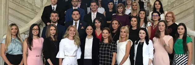 Ministrul justiţiei le-a urat succes notarilor publici numiţi în funcţie în urma promovării examenului de definitivat, la ceremonia de depunere a jurământului