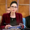 Doamna candidat Dăncilă, nu ar fi mai bine să le spuneți dvs. românilor dacă ați avut sau nu discuții cu mine pe următoarele probleme din justiție?